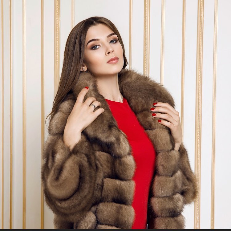 Hot girls in fur coats - 1
